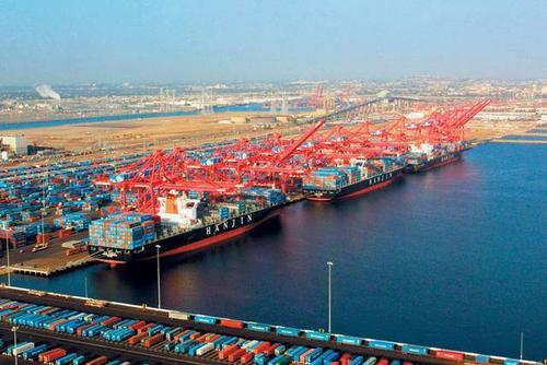 運輸量猛增使美國海港的物流供應鏈過度緊張